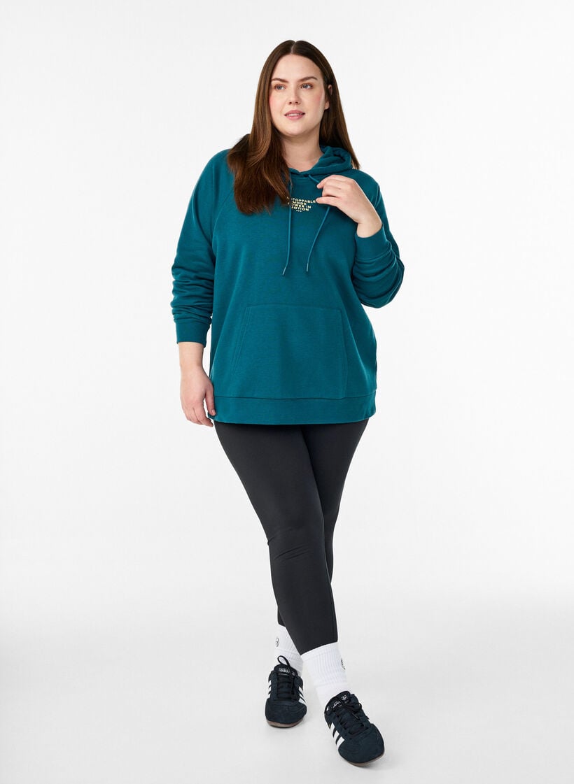 Huvtr&ouml;ja med broderat motiv framtill, Gr&ouml;n, Model image number 1