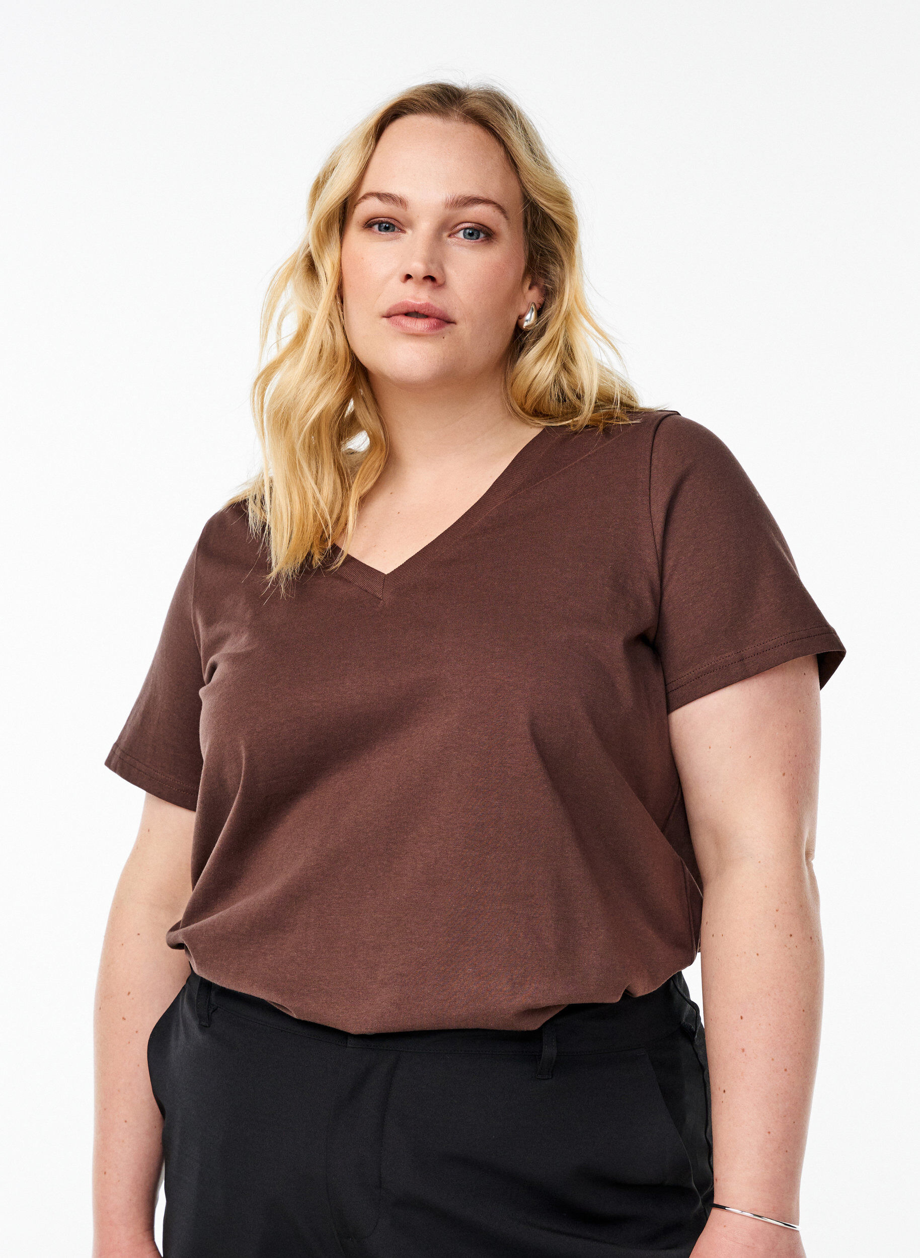 Zizzi Enkel T-shirt i bomull med v-ringning, Brun, Model image number 0
