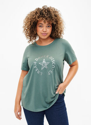 T-shirt från FLASH med tryck, Balsam Green Star, Model image number 0