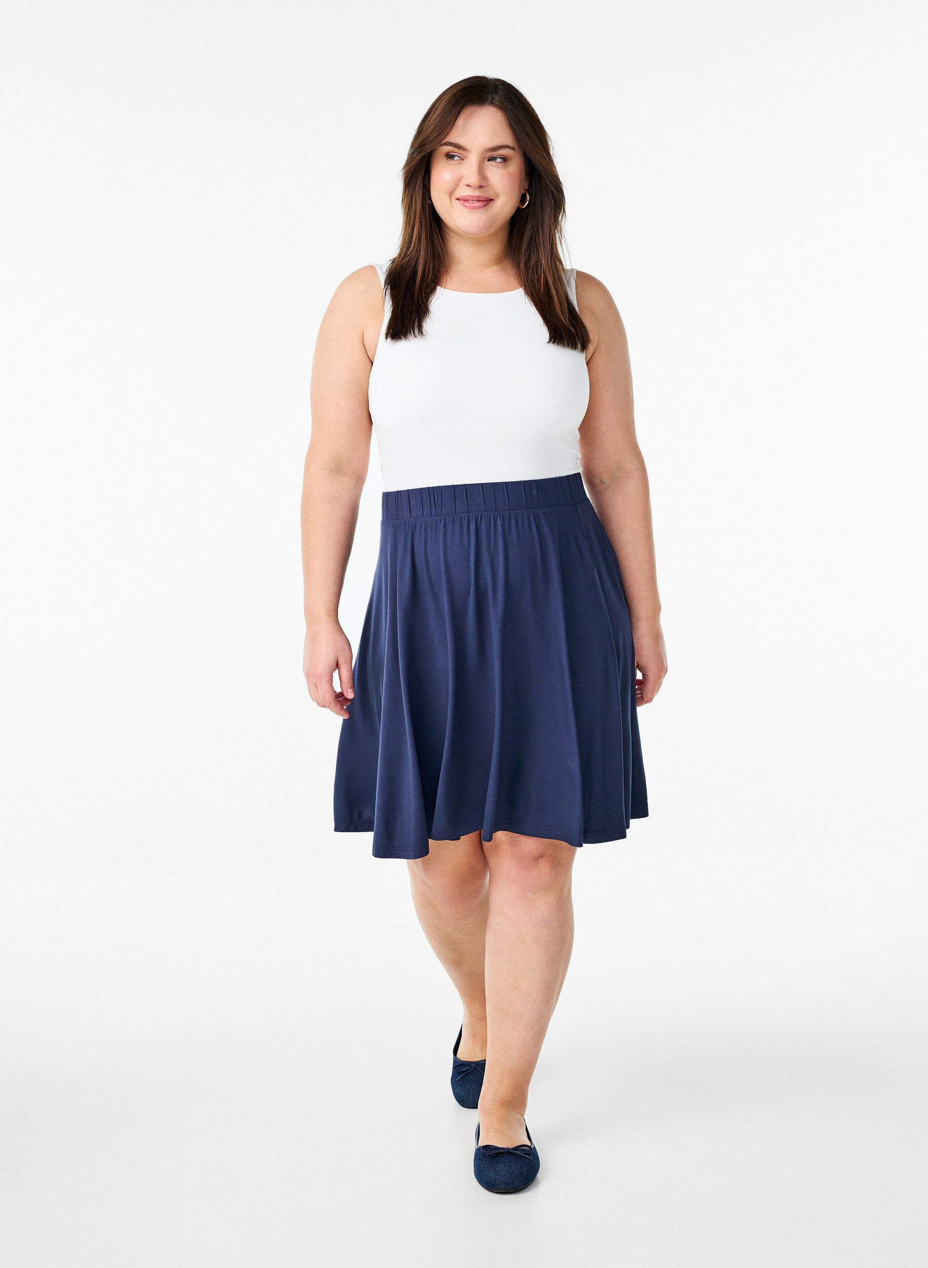 Zizzi Viskoskjol med l&ouml;s passform, Bl&aring;, Model image number 1