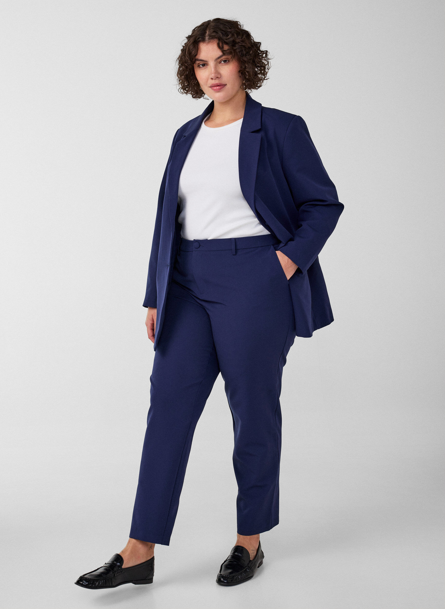 ZizziByxor med fickor och raka ben, Bl&aring;, Model image number 0