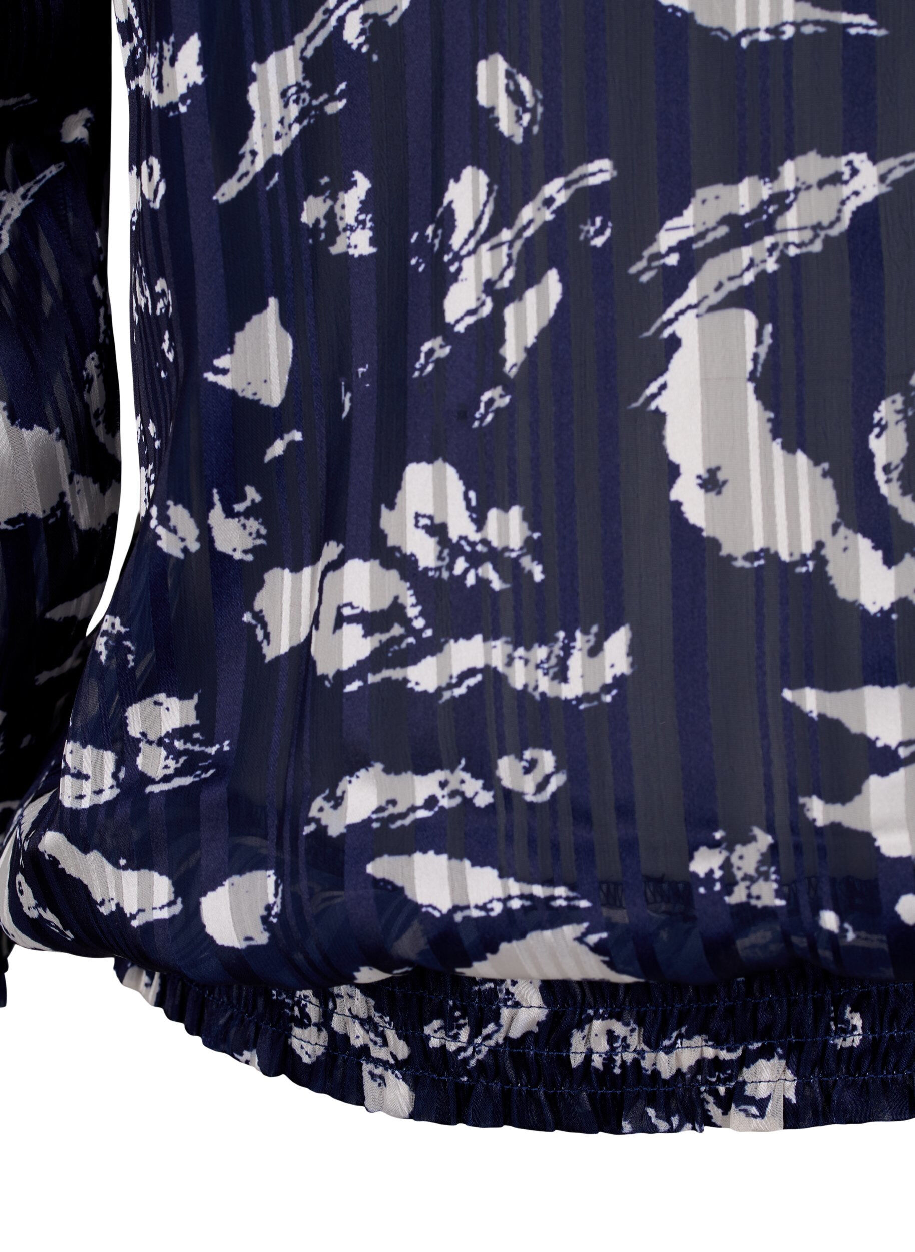 Zizzi M&ouml;nstrad blus med smock, Blue Leaf AOP, Packshot image number 3