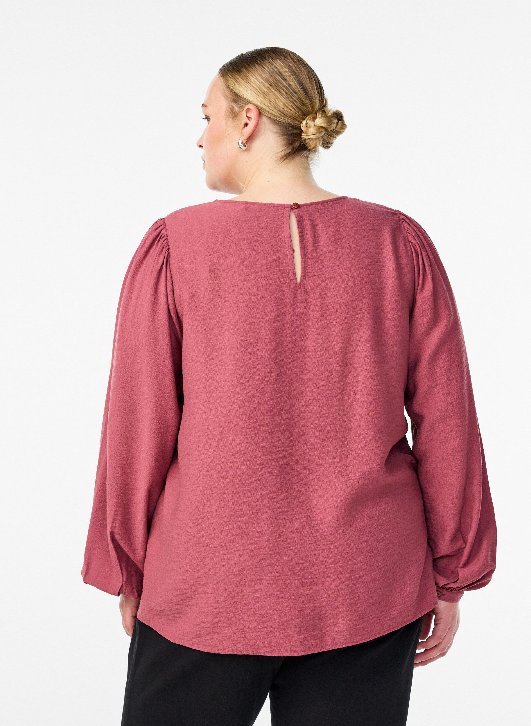 Zizzi L&aring;ng&auml;rmad blus i viskos, Rosa, Model image number 2