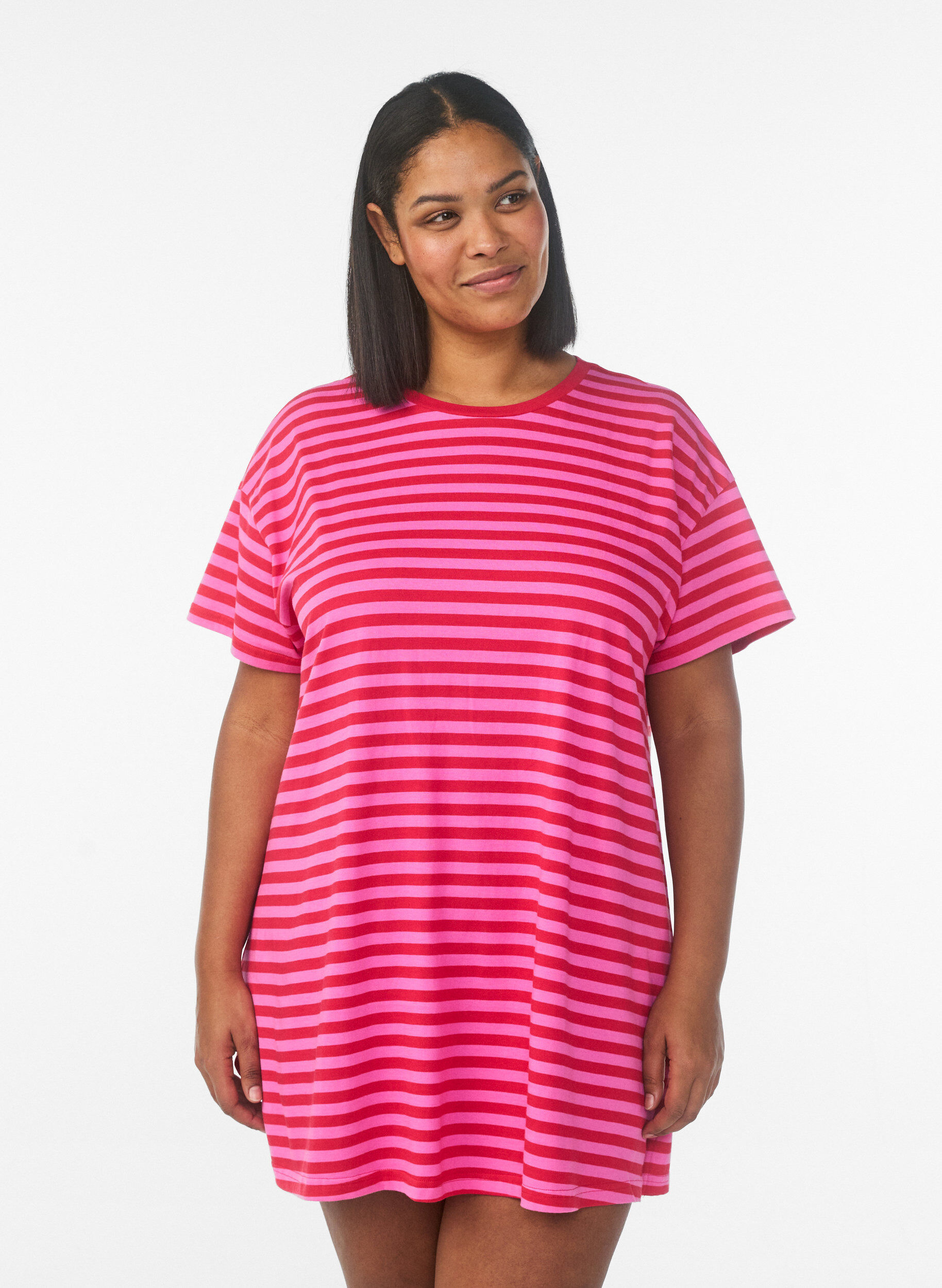 Zizzi L&aring;ng natt-T-shirt med r&auml;nder, Rosa, Model image number 0