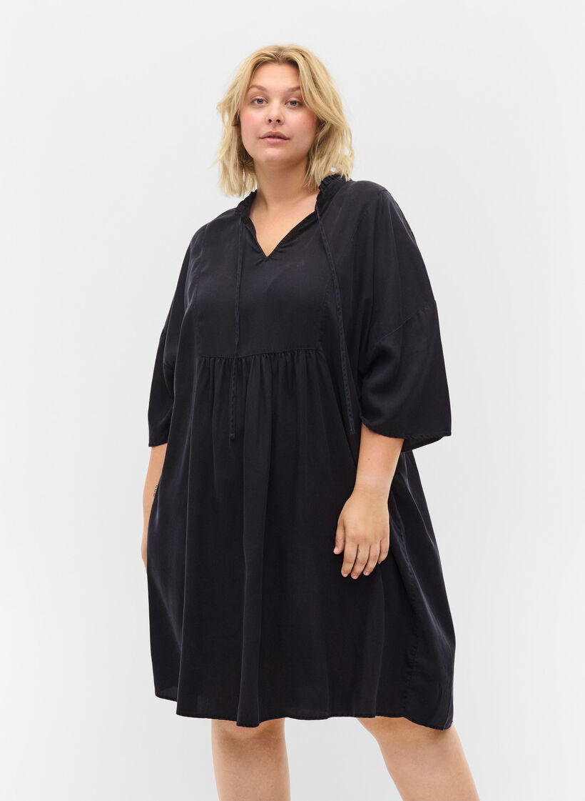 Klänning med 3/4-ärmar i lyocell (TENCEL™), Black, Model image number 0