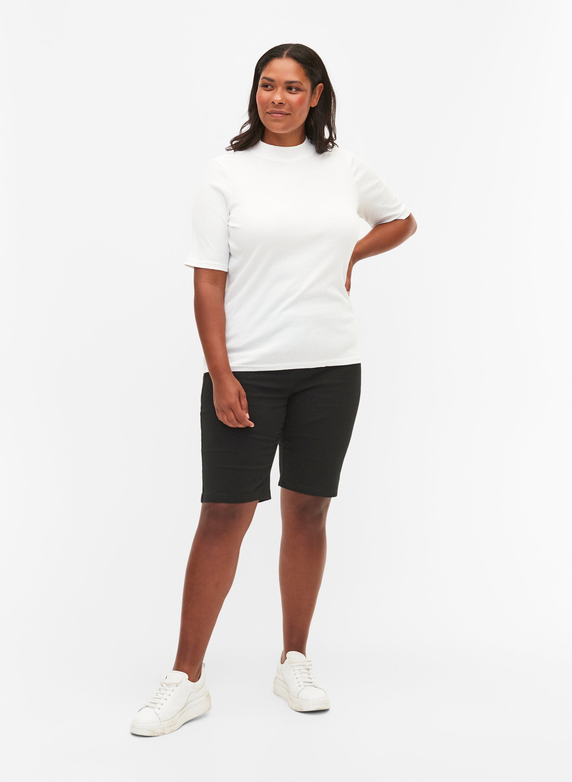 ZizziFigurn&auml;ra shorts med bakfickor, Black, Model image number 3