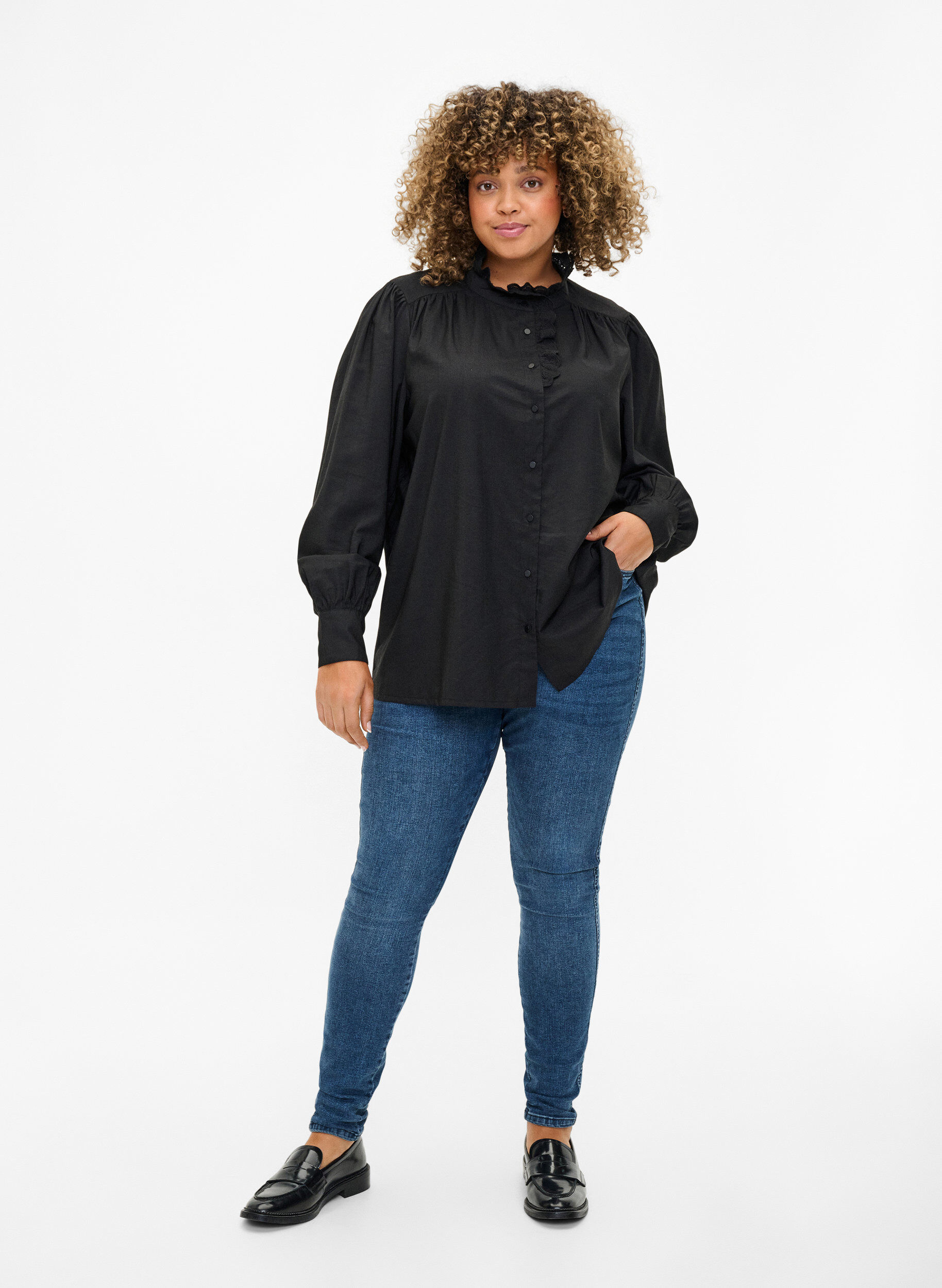 Zizzi Viskosshirt blus med ruffles, Black, Model image number 2