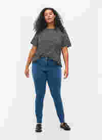Super slim Amy jeans med hög midja, Mid Blue, Model
