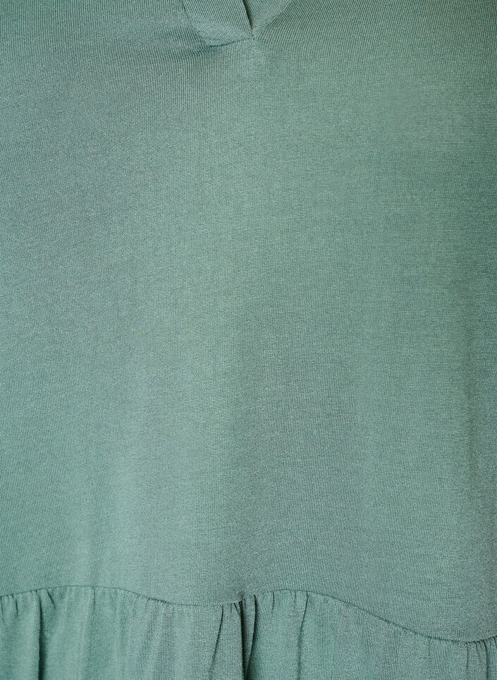 Kl&auml;nning i jersey med spetsdetaljer och lager-p&aring;-lager-kjol, Gr&ouml;n, Packshot image number 2