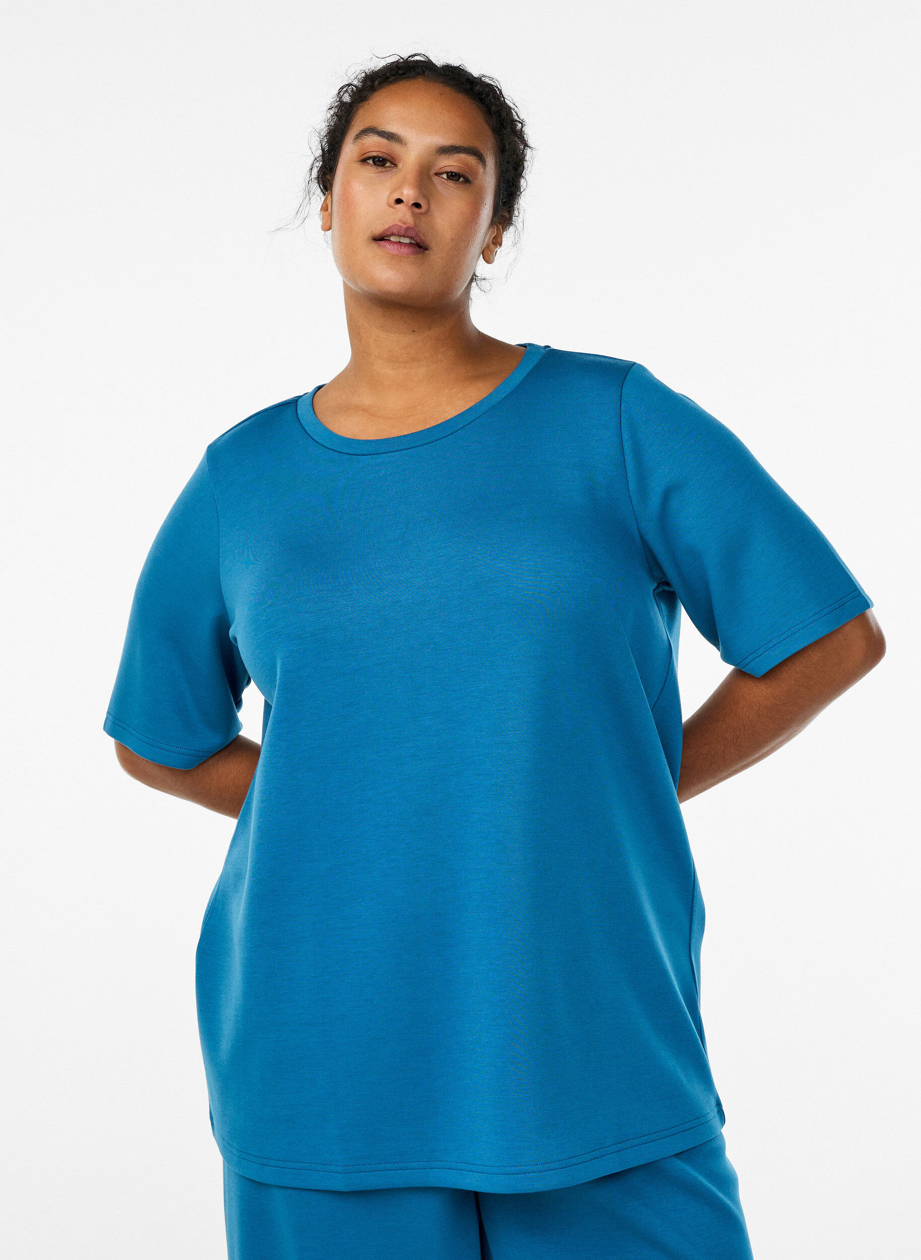 T-shirt i modalblandning, Bl&aring;, Model
