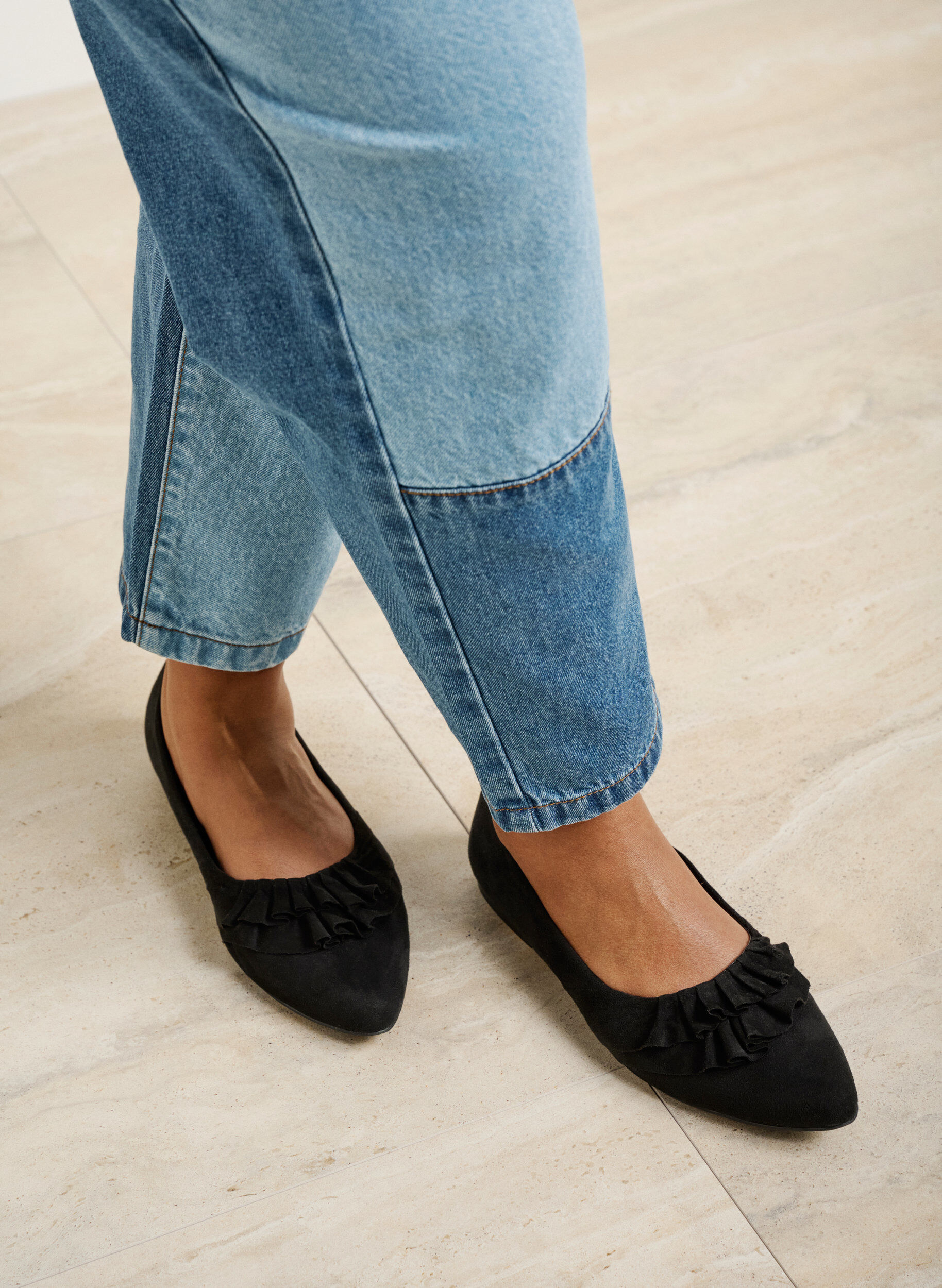 Zizzi Ballerina med vid passform och volanger, Black, Image image number 0