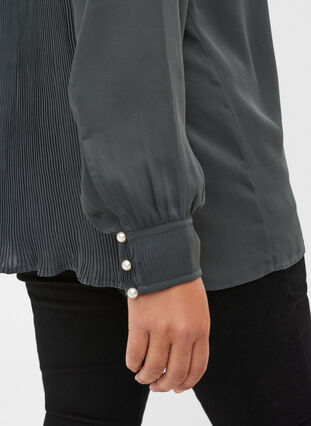 Skjorta med plissering och pärlknappar, Asphalt, Model image number 3
