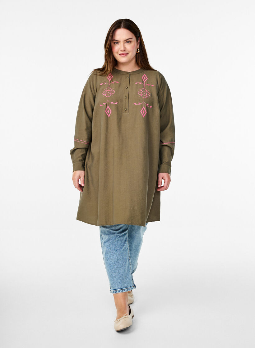 Kort klänning med kontrasterande broderi, Grön, Model image number 1