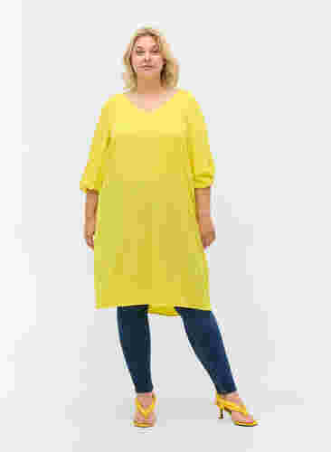 Viskosklänning med v-ringning, Blazing Yellow, Model image number 2