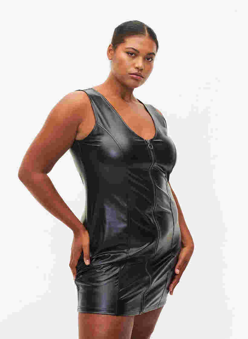 Klänning i läderimitation med dragkedja, Black, Model image number 0