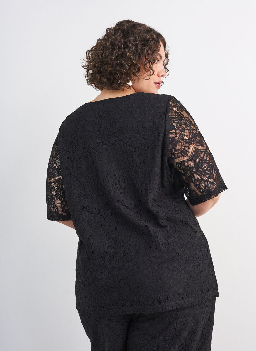 Blus i spets med dekorativa knappar, Svart, Model image number 2