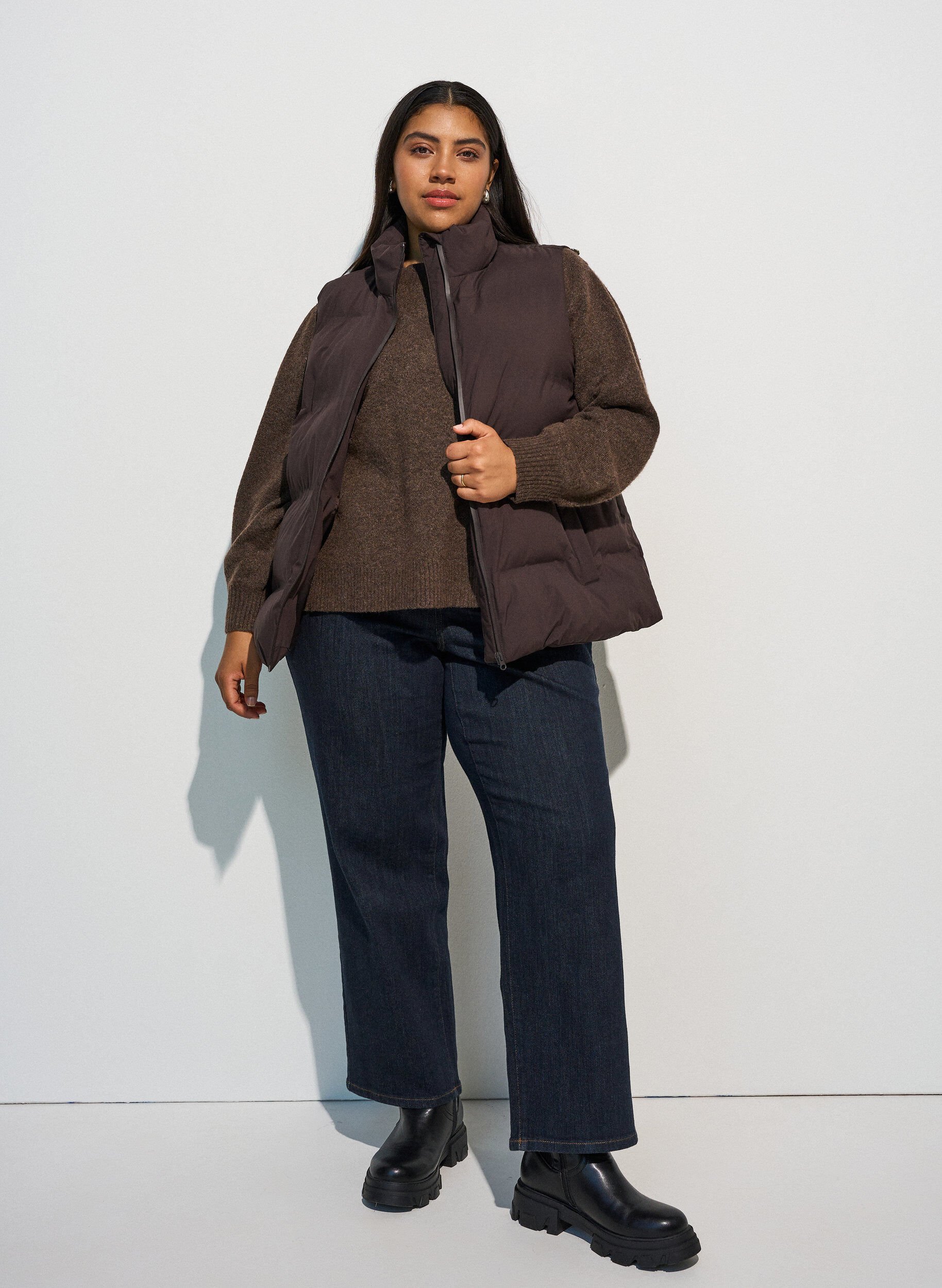 ZizziKort pufferv&auml;st med h&ouml;g krage, Brun, Model image number 1