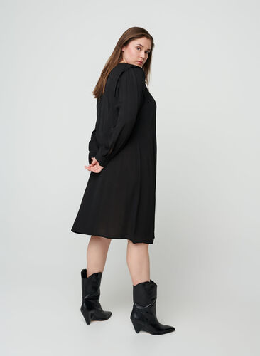 Långärmad klänning i viskos, Black, Model image number 1