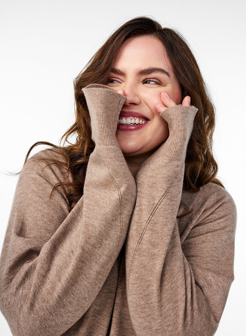 Stickad blus med rund halsringning och stickat mönster, Brun, Image image number 0