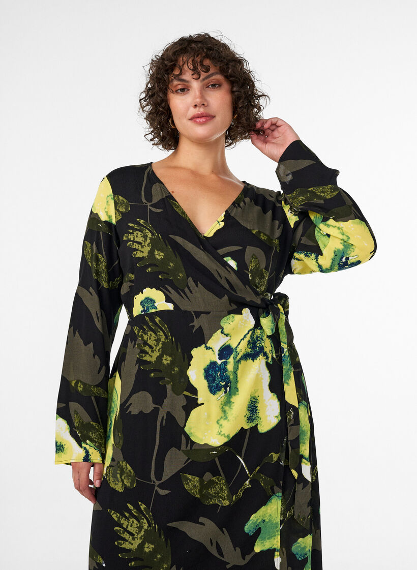 Blommig omlottkl&auml;nning i viskos med knytsk&auml;rp, Svart, Model image number 2
