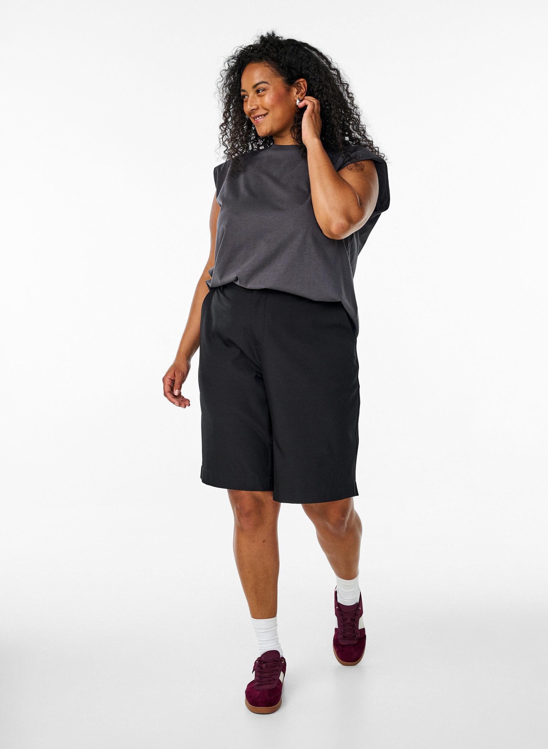 Zizzi &Auml;rml&ouml;s jerseyblus med axelvaddar, Gr&aring;, Model image number 1