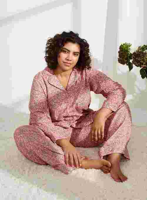 Pyjamas i vårkläder Setpris 1000 kr., , Model