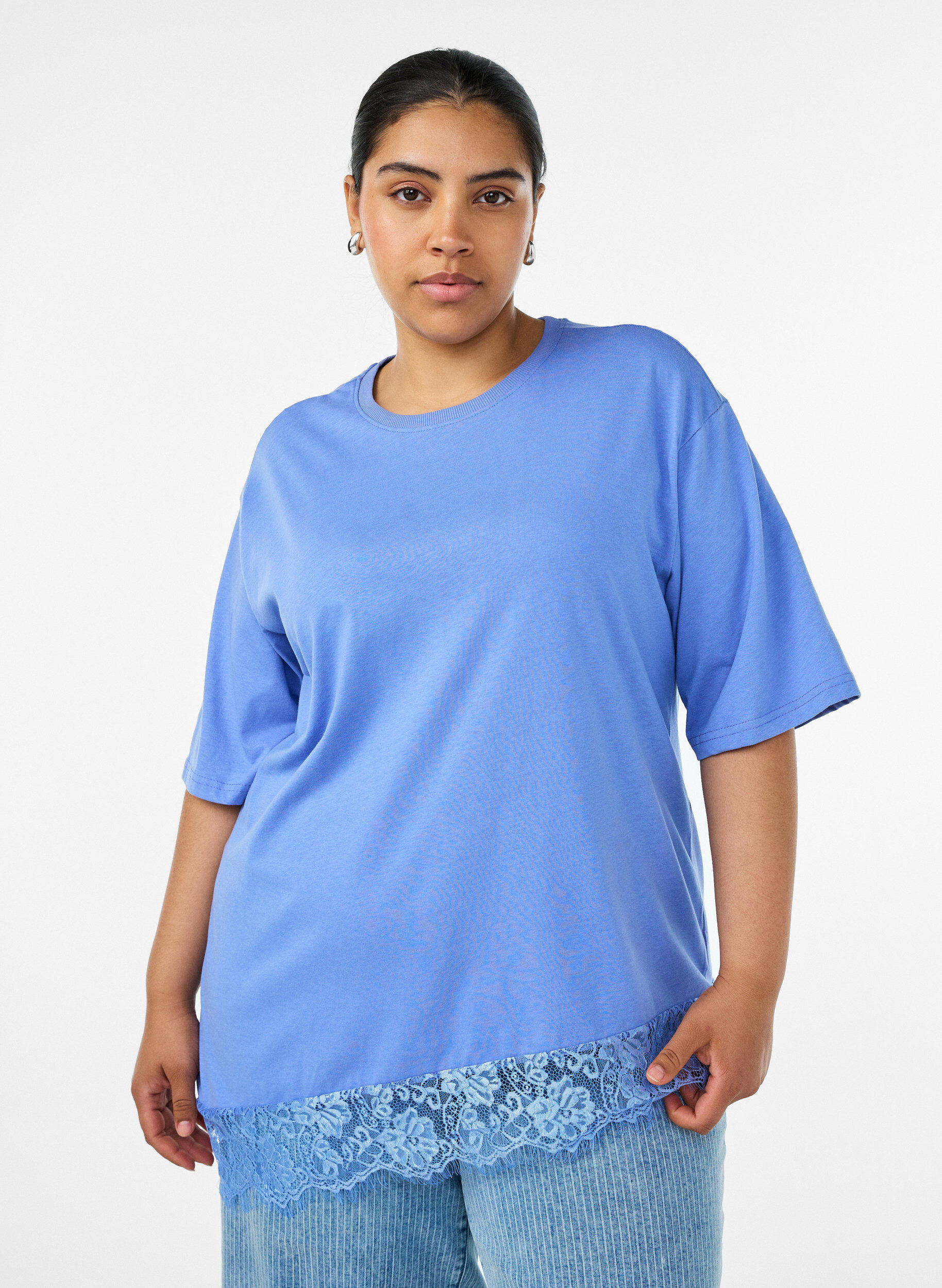 T-shirt med asymmetrisk spetskant, Lila, Model