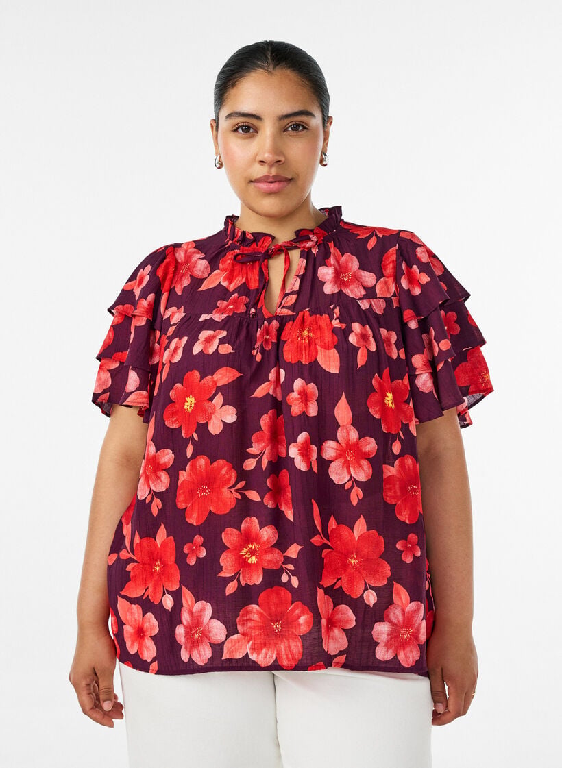 Blommig blus i viskos med volang&auml;rmar, Lila, Model image number 0