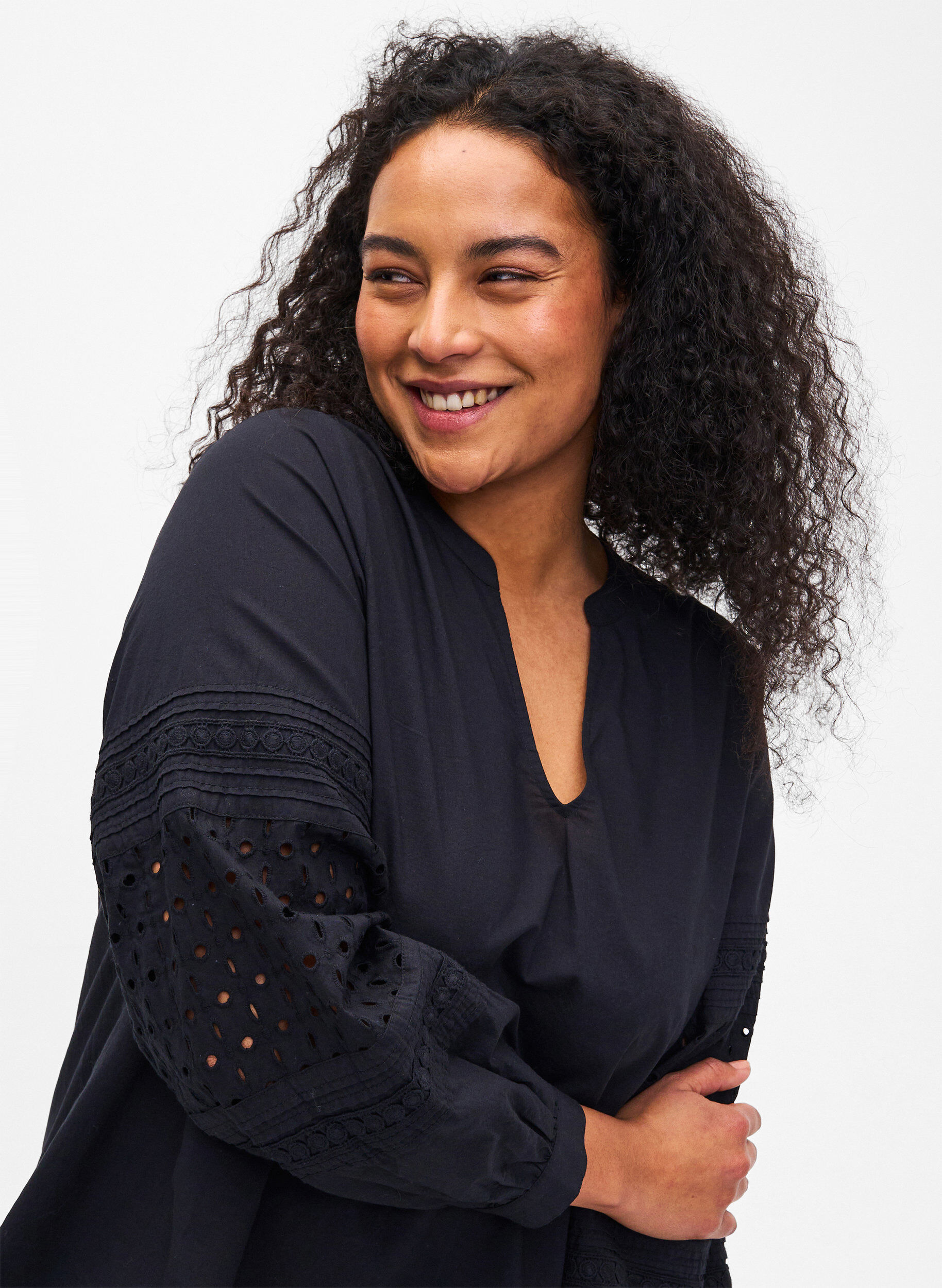 Zizzi L&aring;ng&auml;rmad blus med dekorativa detaljer, Black, Model image number 2