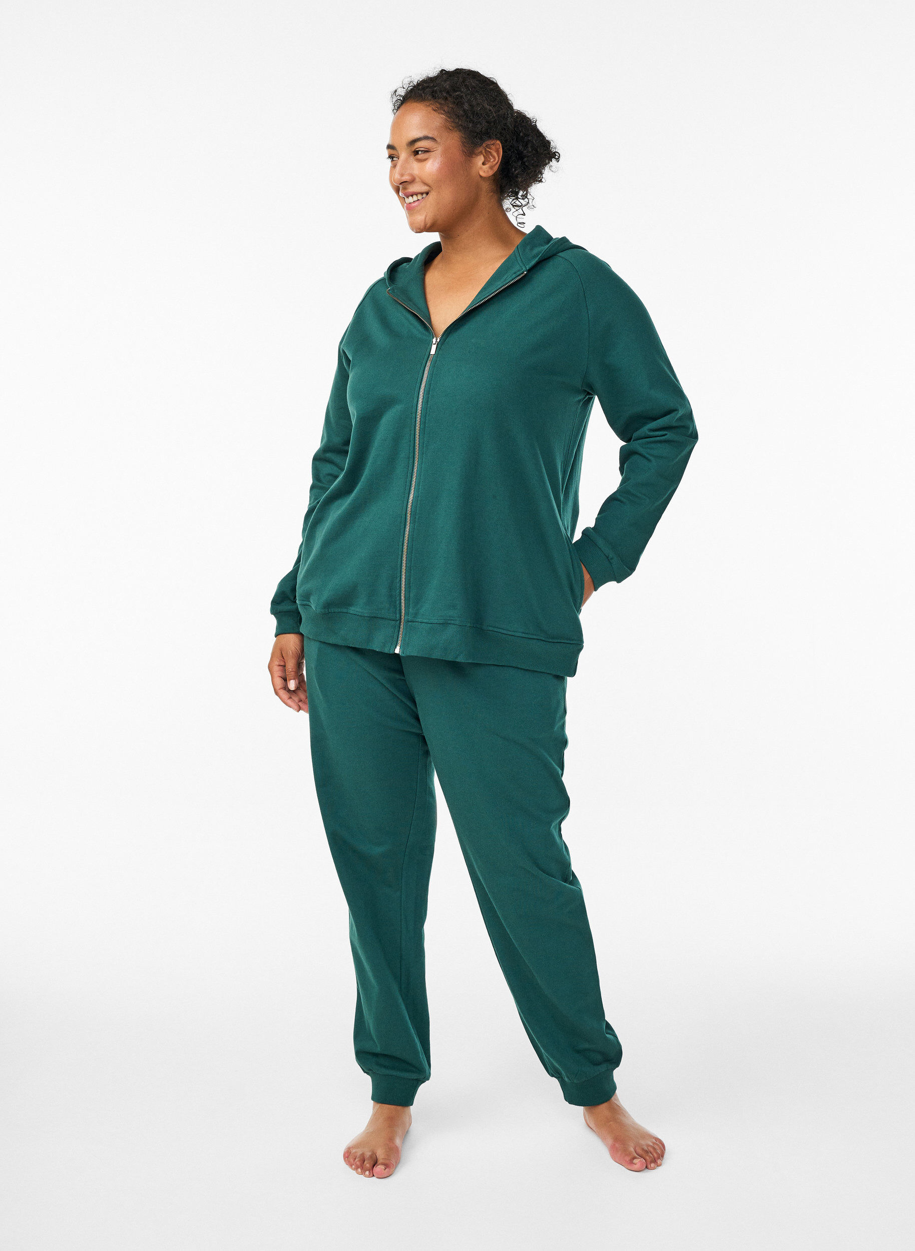 Zizzi Huvtr&ouml;ja med dragkedja och tryck baktill, Gr&ouml;n, Model image number 1