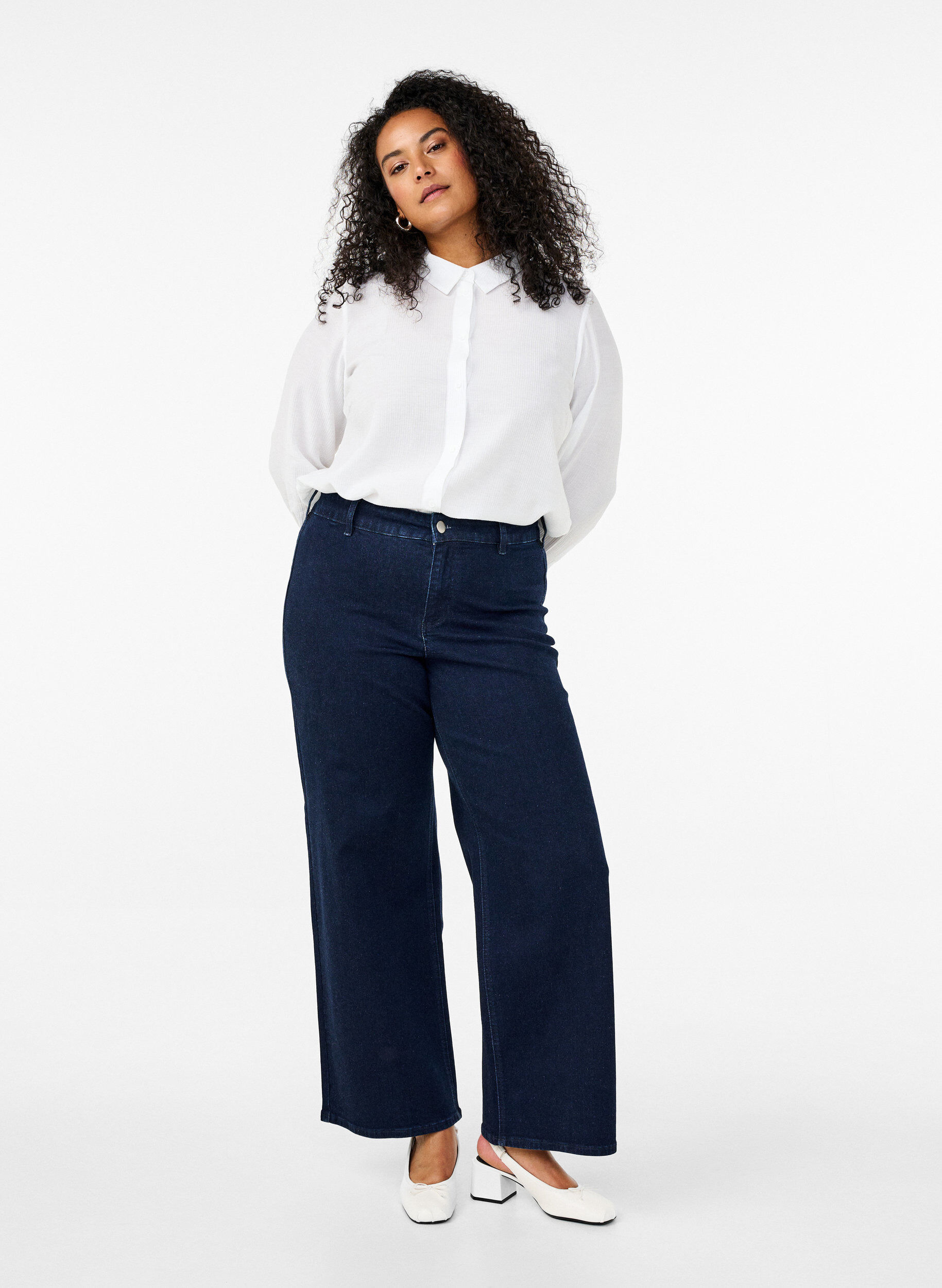 Jeans med h&ouml;g midja och vida ben, Bl&aring;, Model