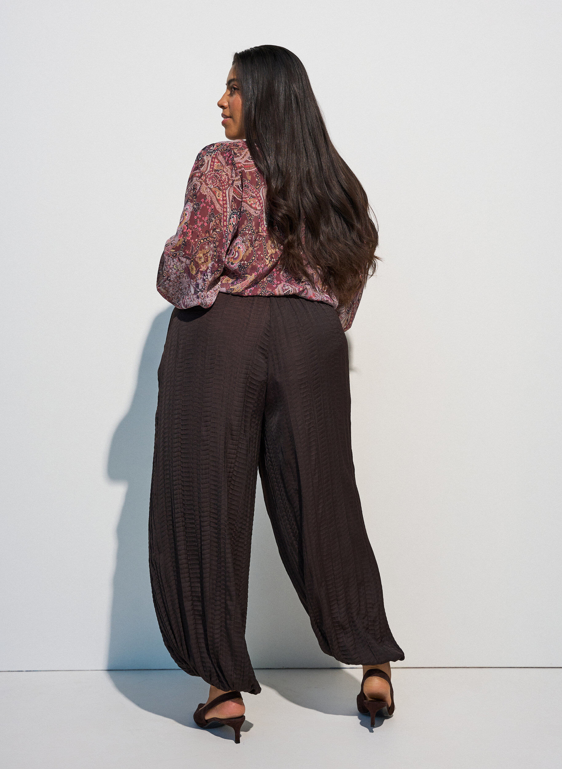 ZizziBallongbyxor med textur och res&aring;r i midjan, Brun, Model image number 1