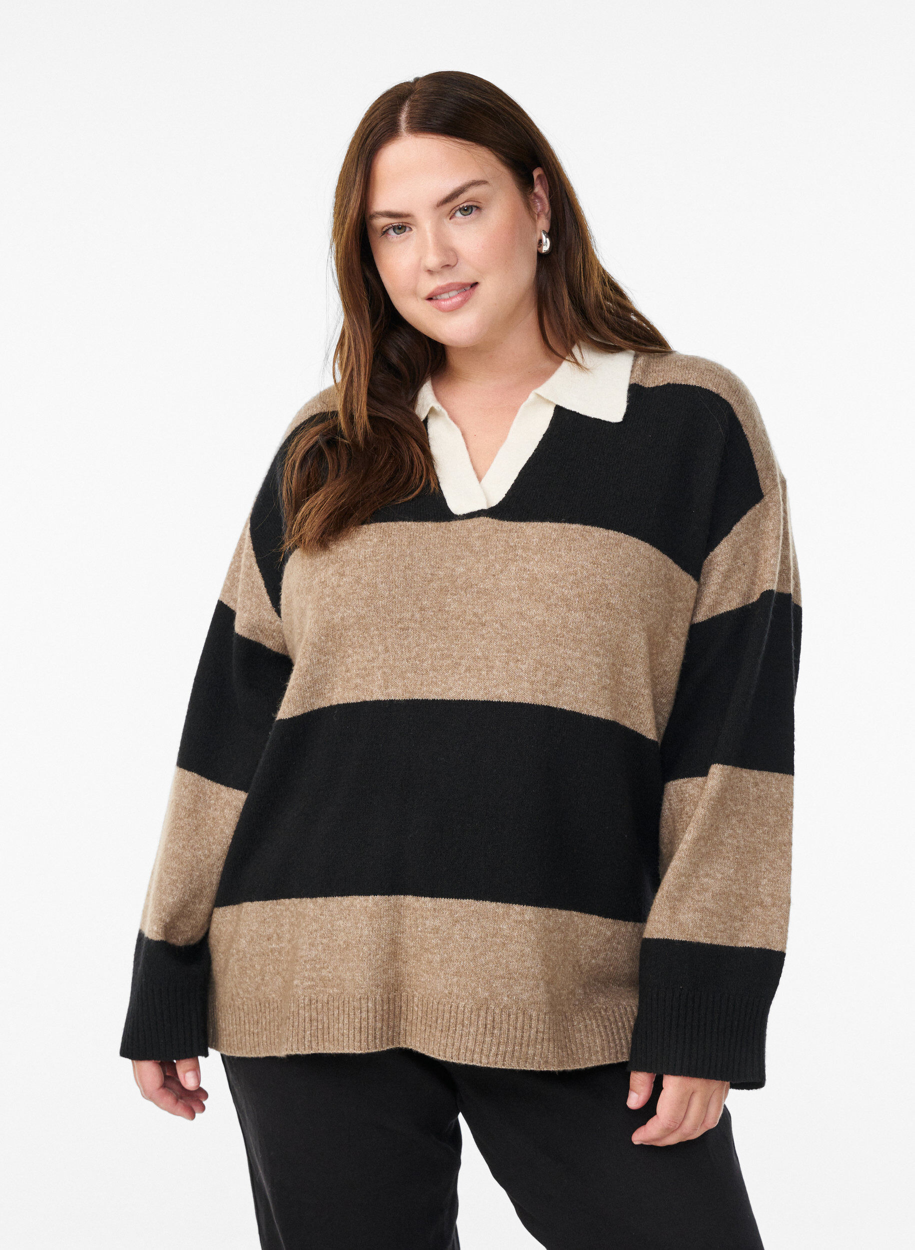 Zizzi Stickad blus med krage och v-ringning, Svart, Model image number 0