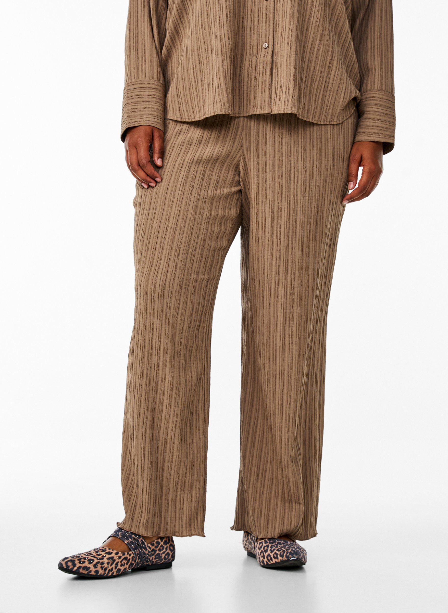 Zizzi FLASH - Byxor med h&ouml;g midja och vida ben, Brun, Model image number 2