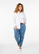 Mille Mom Fit-jeans med broderier, Blå, Model image number 1