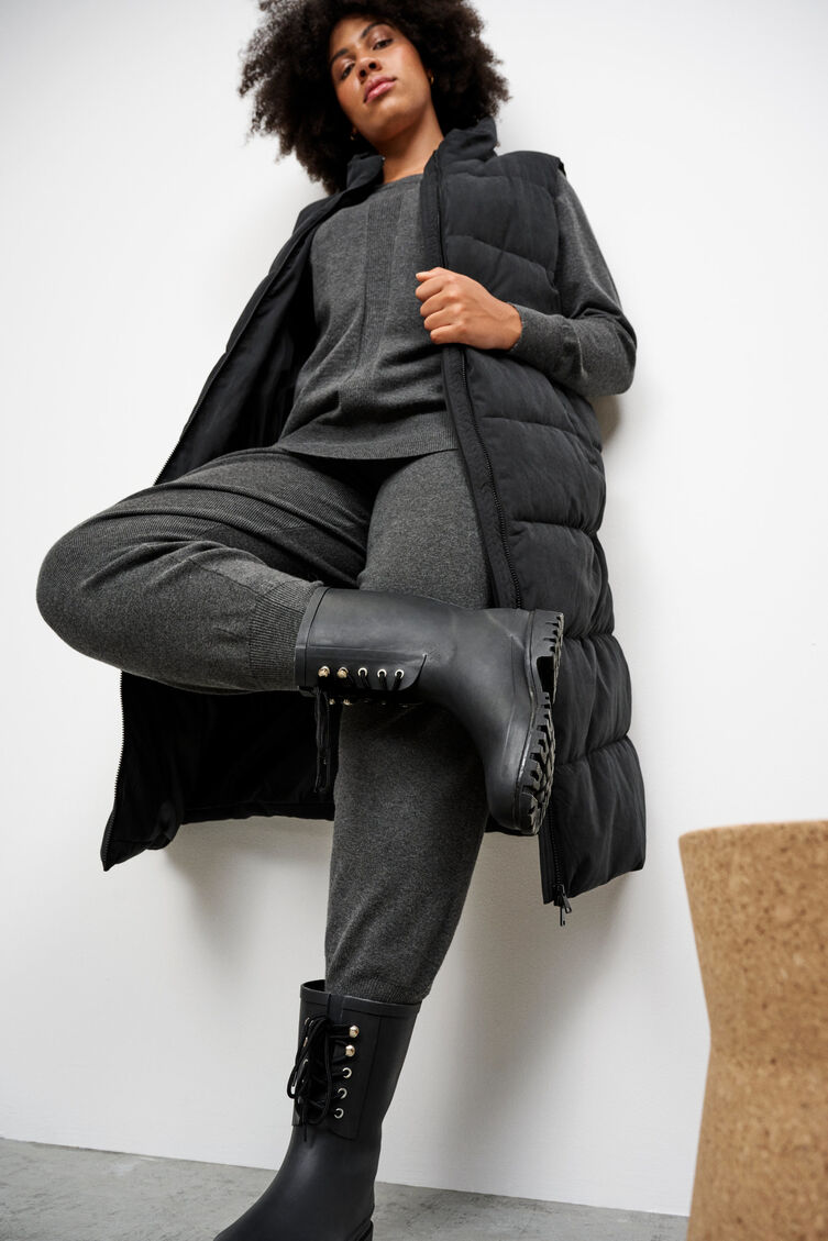 Gummistövlar i bred passform med snörning, Black, Model image number 0