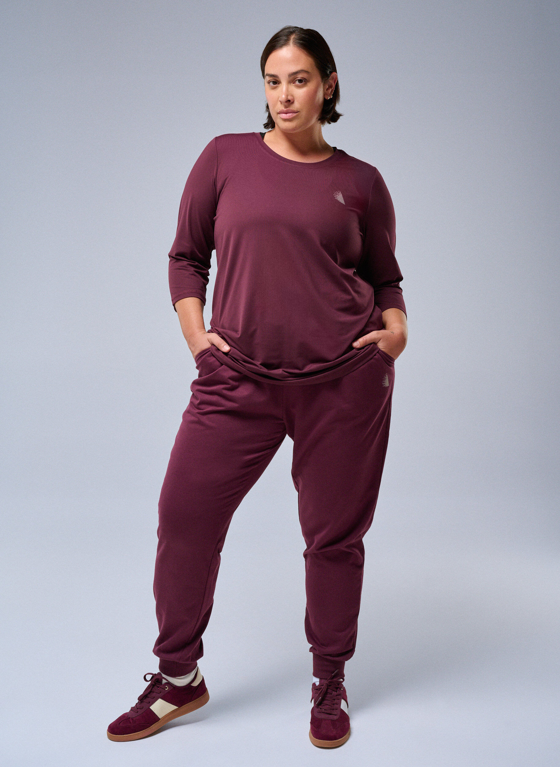 L&ouml;st sittande tr&auml;ningsbyxor med fickor