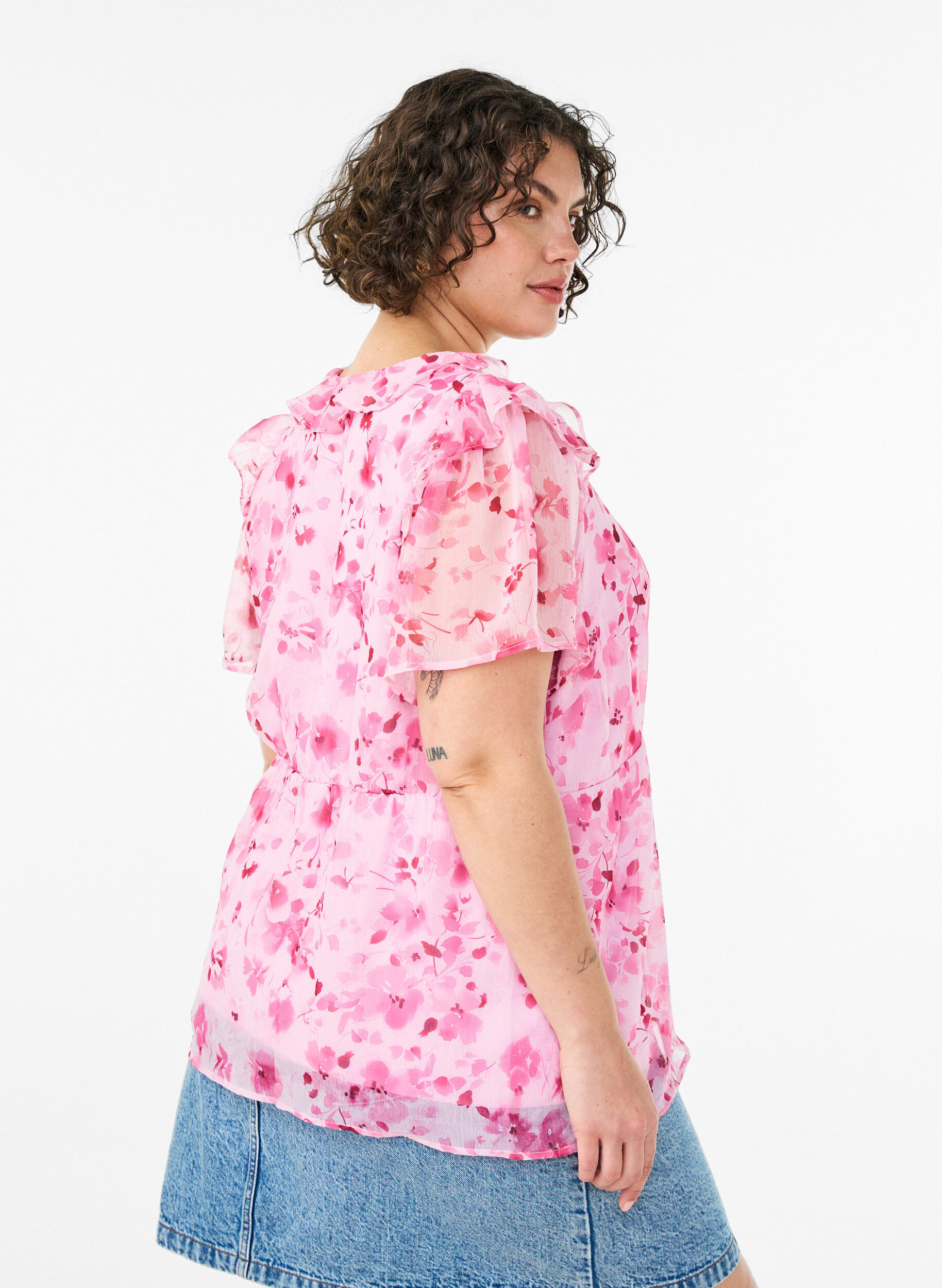 ZizziBlommig blus med volangkrage och peplumeffekt, Rosa, Model image number 2