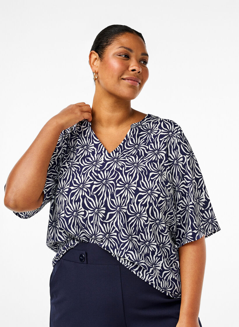 Blus med V-ringning och blomstertryck, White Blue Flower, Model image number 0