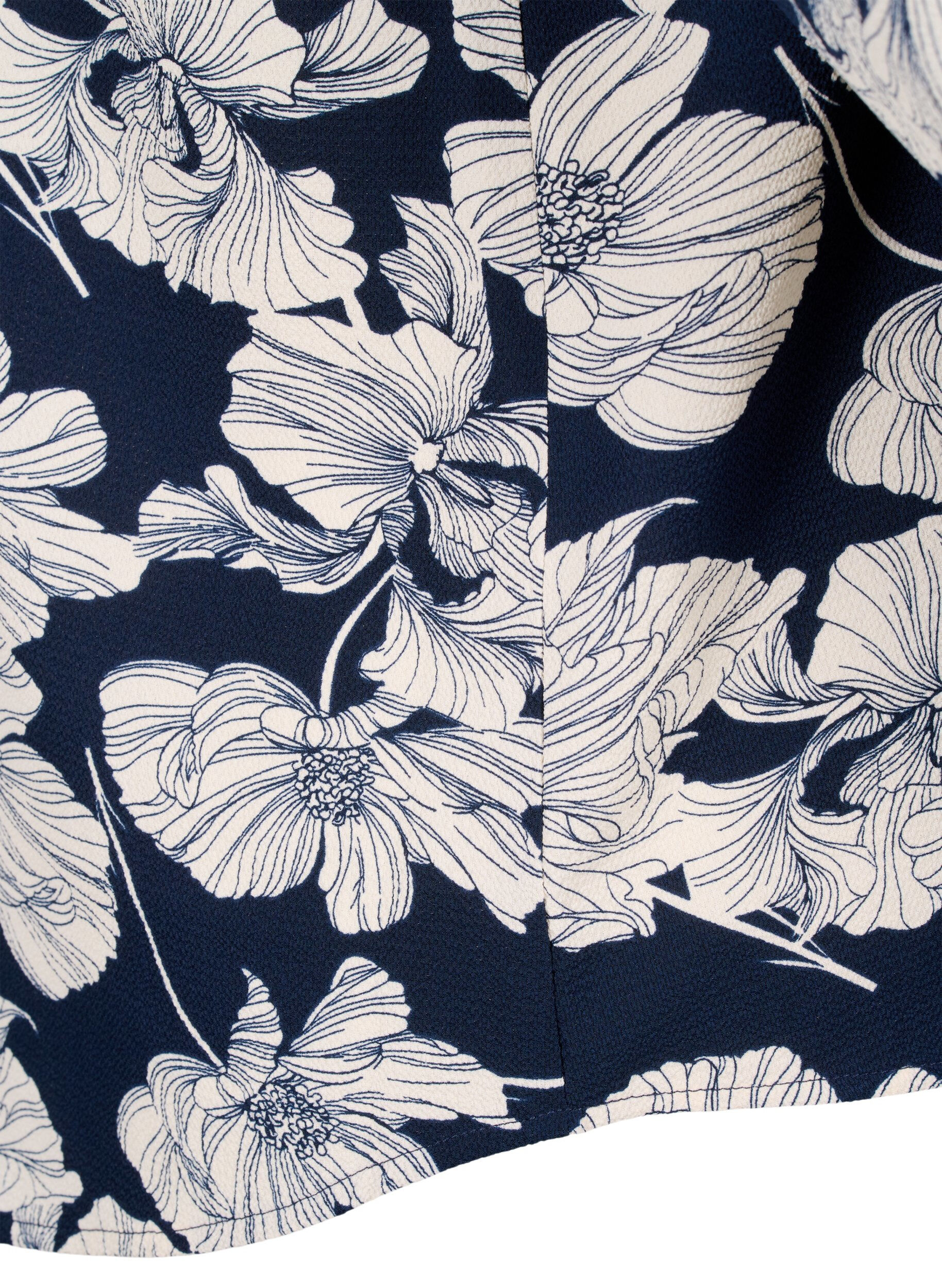 Zizzi Skjortblus med V-ringning och tryck, Navy B. Flower AOP, Packshot image number 3