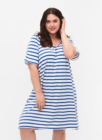 Randig trikåklänning med korta ärmar, Blue Stripes, Model