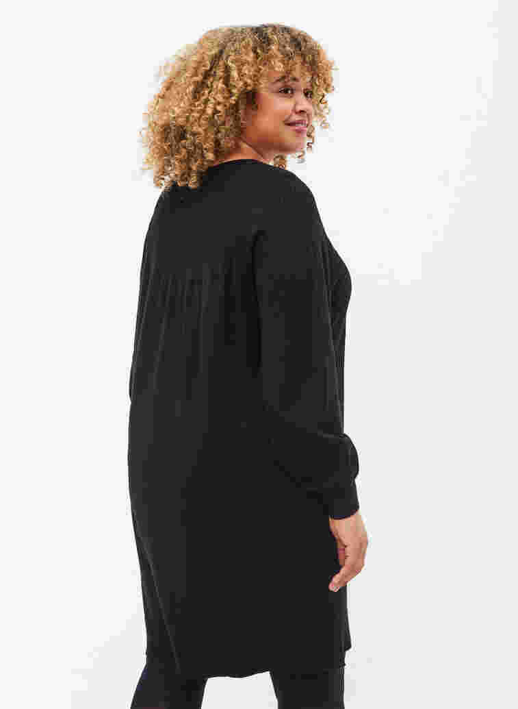 Stickad klänning med ballongärmar, Black Solid, Model