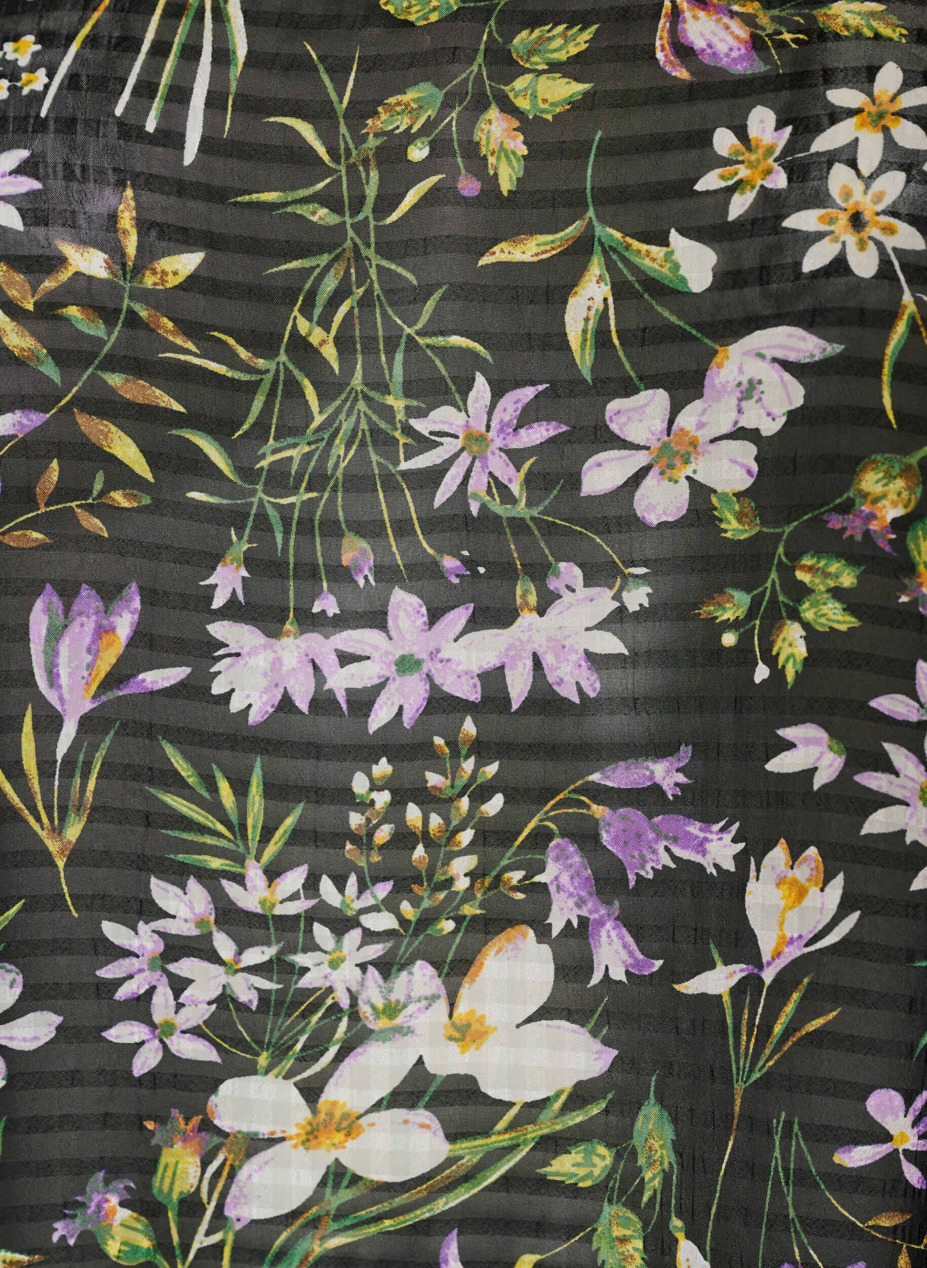 ZizziBlus med blommigt m&ouml;nster och v-ringning, Svart, Packshot image number 2