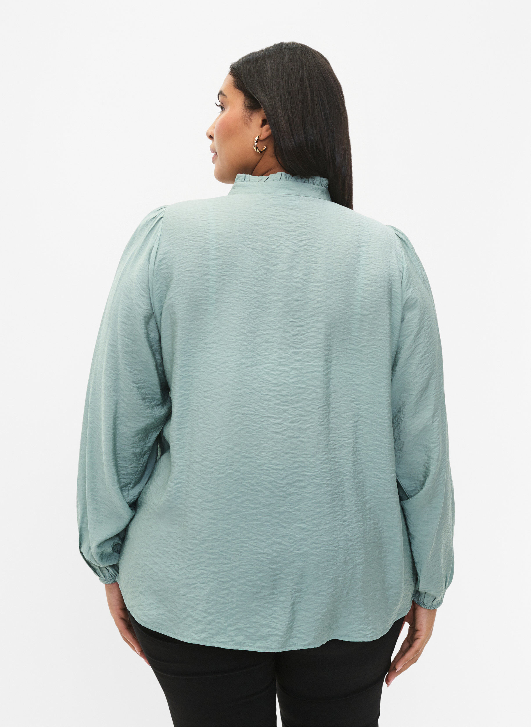 Zizzi Skjortblus i viskos med volangkrage, Chinois Green, Model image number 1