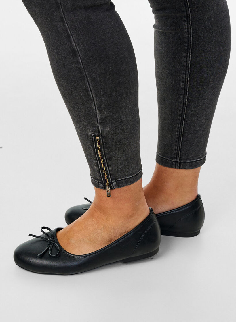 Croppade Amy jeans med dragkedja, Grå, Model image number 4