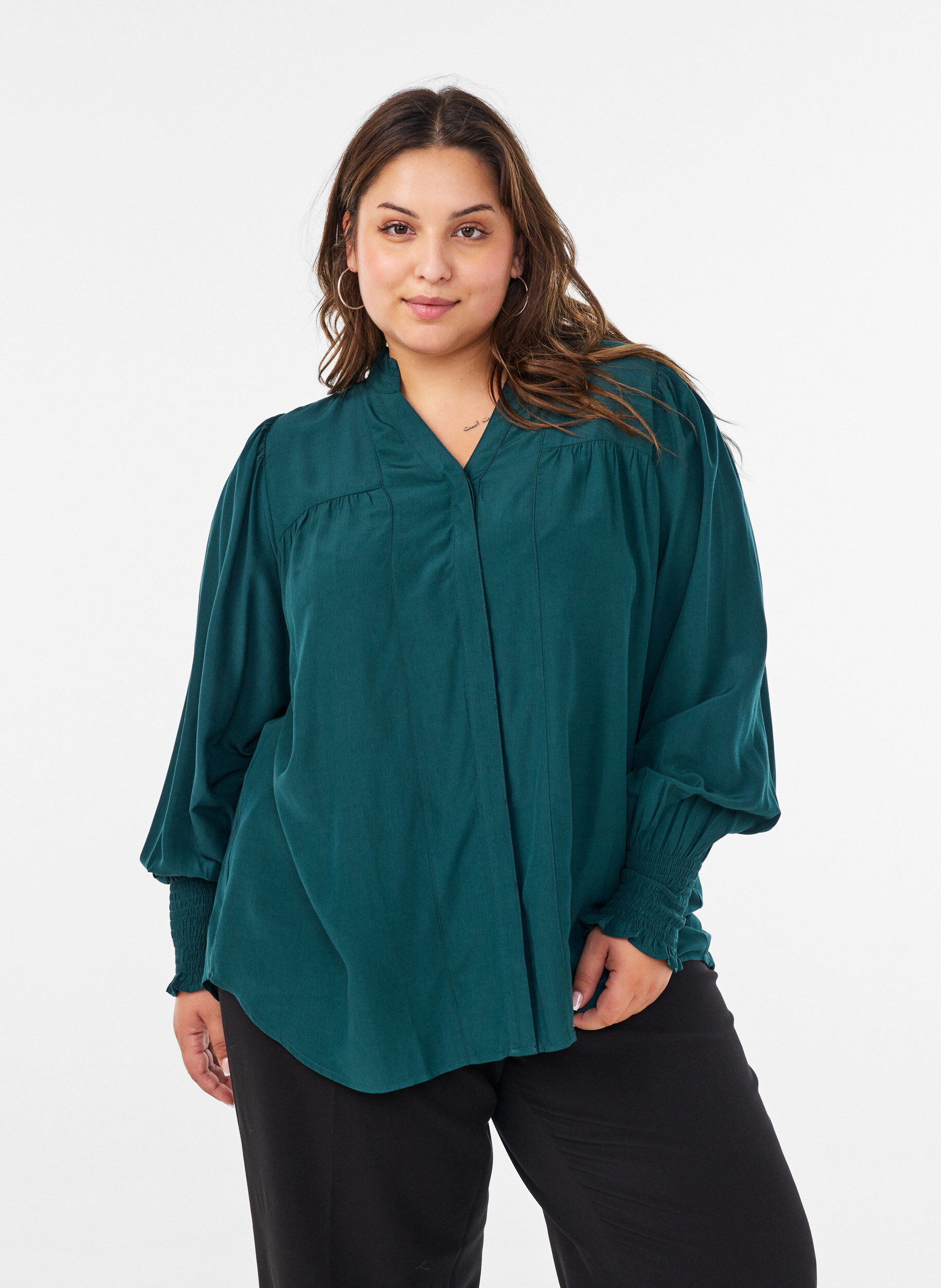 Blus med volangkrage och rynkning, Gr&ouml;n, Model