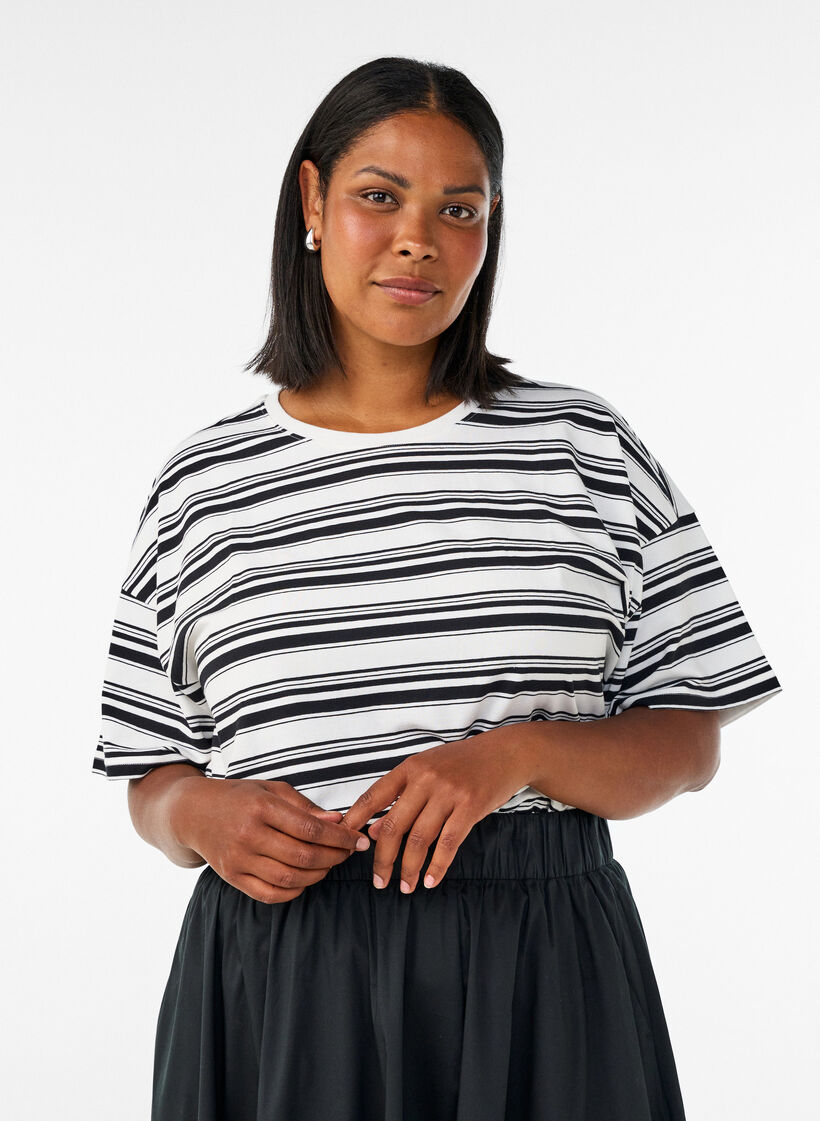 Boxig t-shirt med randigt m&ouml;nster, Svart, Model image number 0