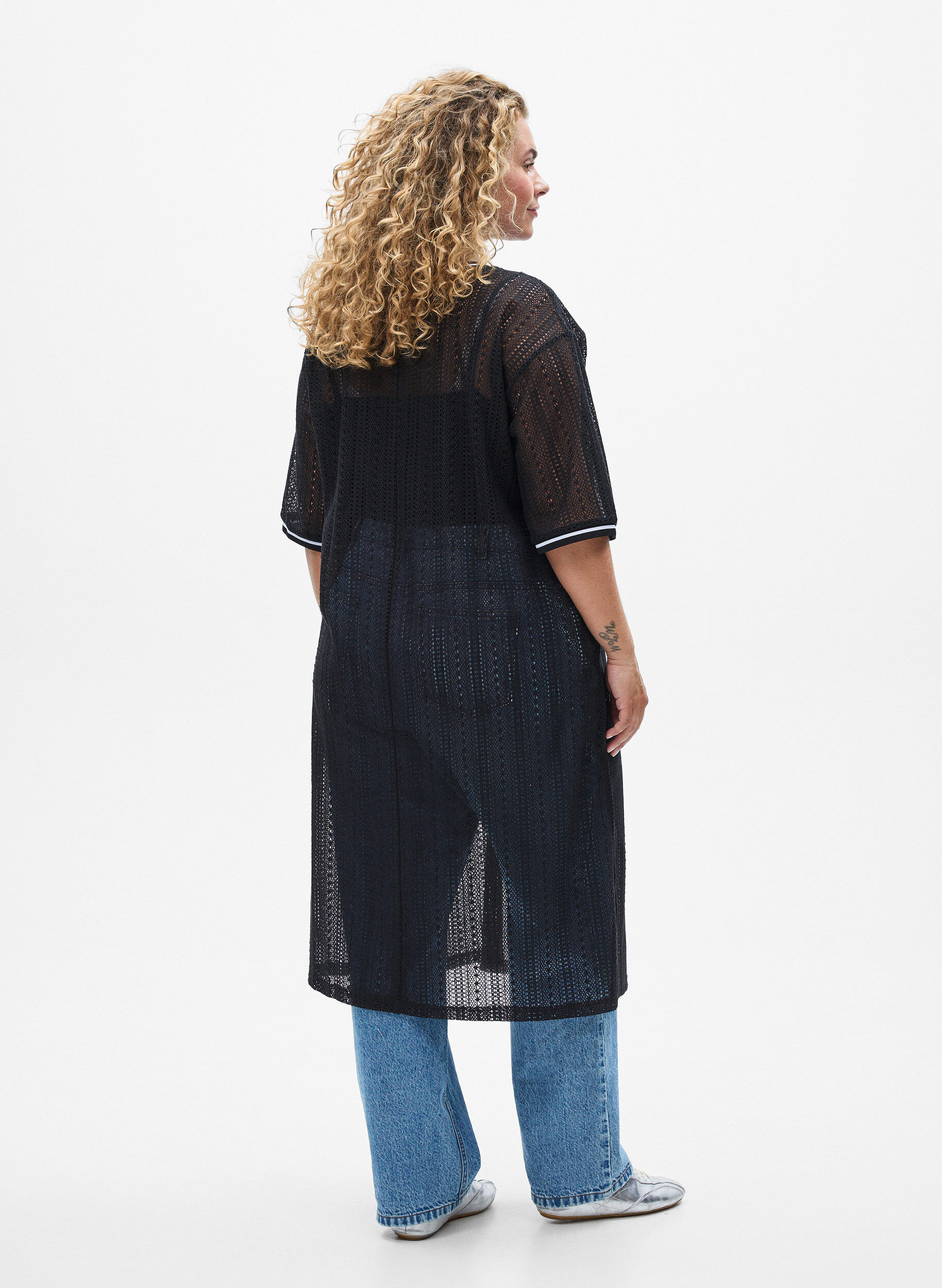 Zizzi Midikl&auml;nning med h&aring;lm&ouml;nster och korta &auml;rmar, Svart, Model image number 1