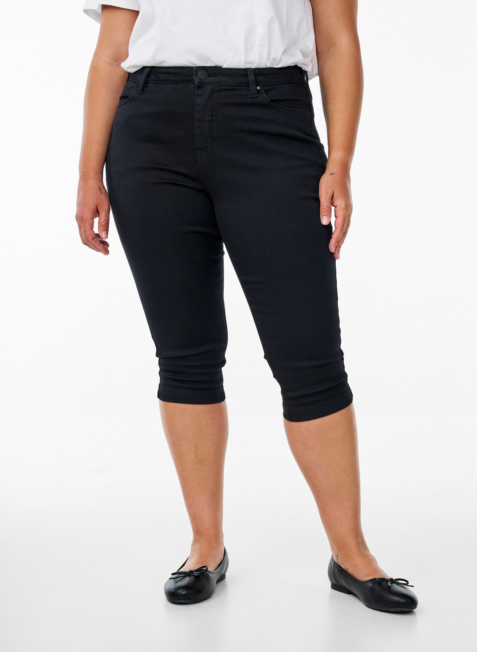 Zizzi Amy caprijeans med h&ouml;g midja och super slim fit, Svart, Model image number 2