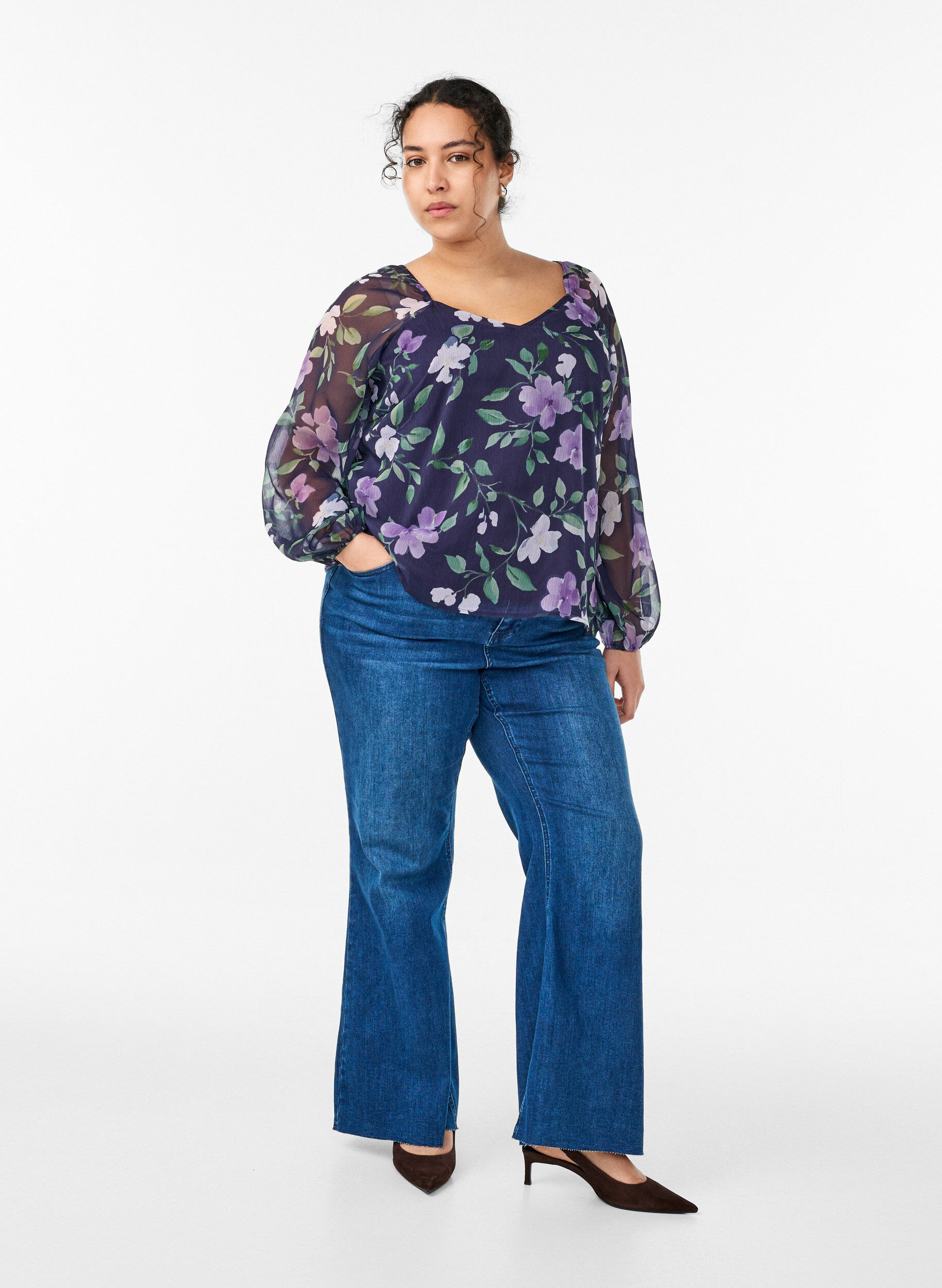 ZizziChiffongblus med blommigt tryck och l&aring;nga &auml;rmar, Bl&aring;, Model image number 1